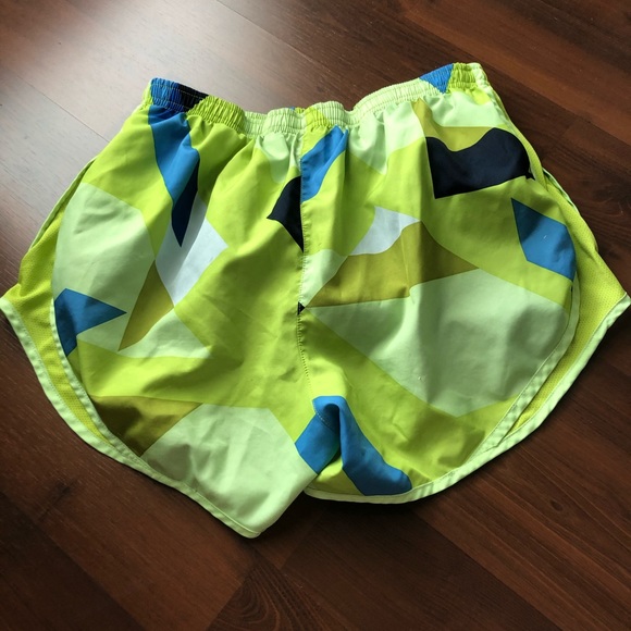 Geometric Nike running shorts - Picture 2 of 4